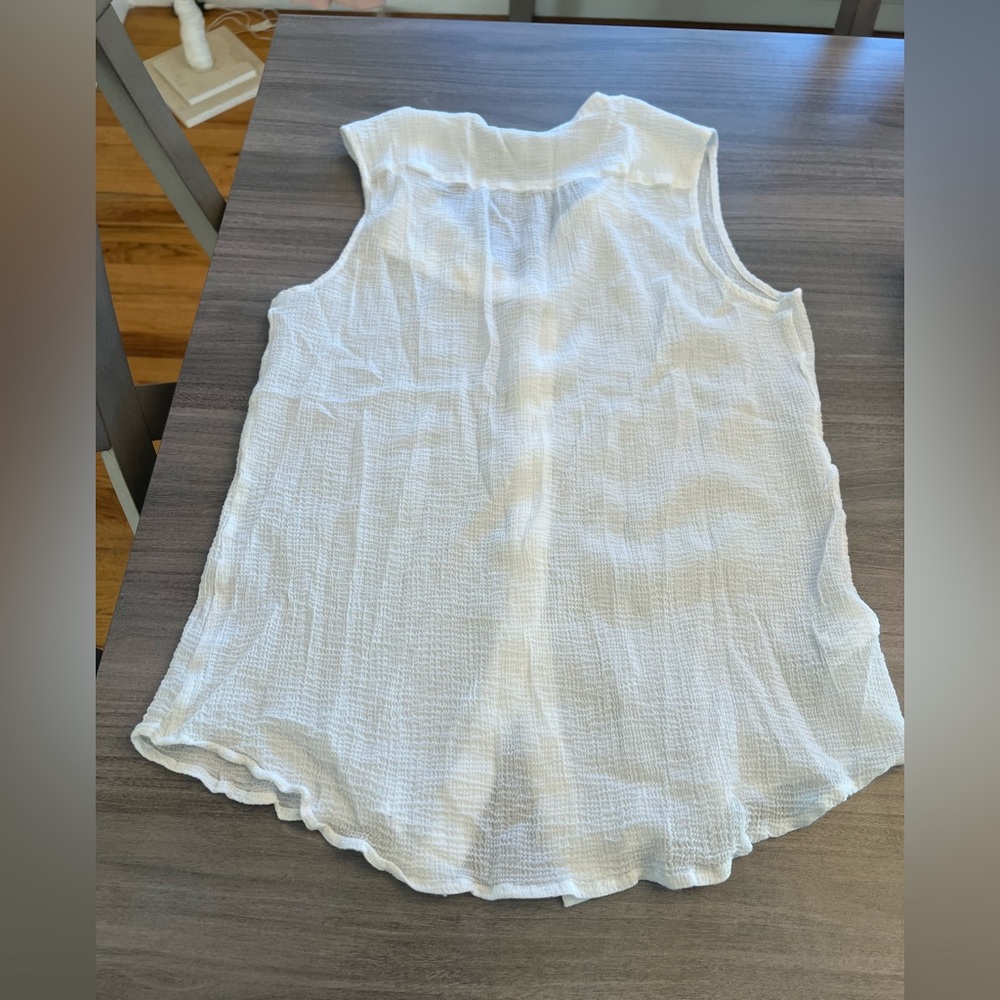 Tommy Bahama White Sleeveless  Textured Button-Down Shirt - Picture 2 of 5